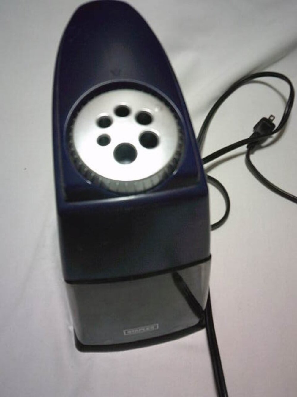 STAPLES SLEEK ELECTRIC PENCIL SHARPENER VARIOUS PENICL SIZES TESTED WORKS GREAT